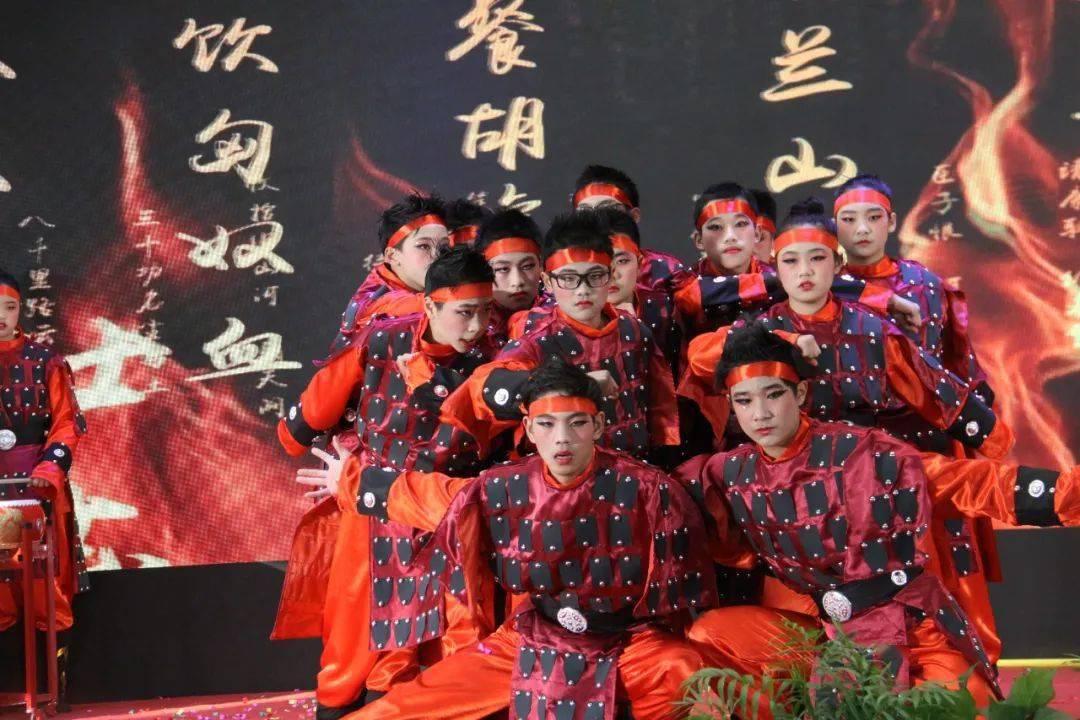 管理层变动很频繁，这是什么原因造成的？