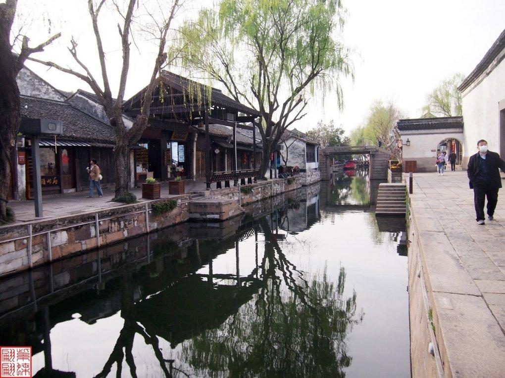 探索御纯金和老凤祥那个金更好?知识的精彩世界!
